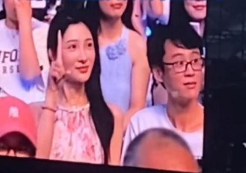 眼镜女吃瓜视频,揭秘娱乐圈幕后真相